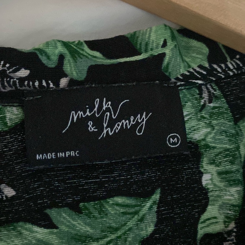 Milk & Honey Black Zebra bottoned crop top size M - Picture 3 of 5